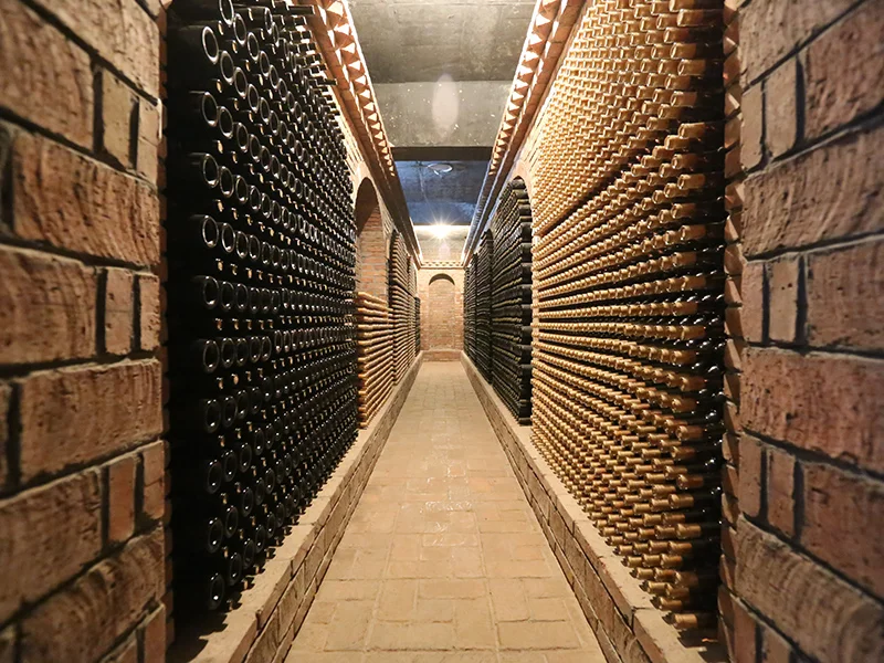 宁夏原歌酒庄为你解答瓶底没有凹槽的是假酒？葡萄酒瓶底部为什么会有凹槽？